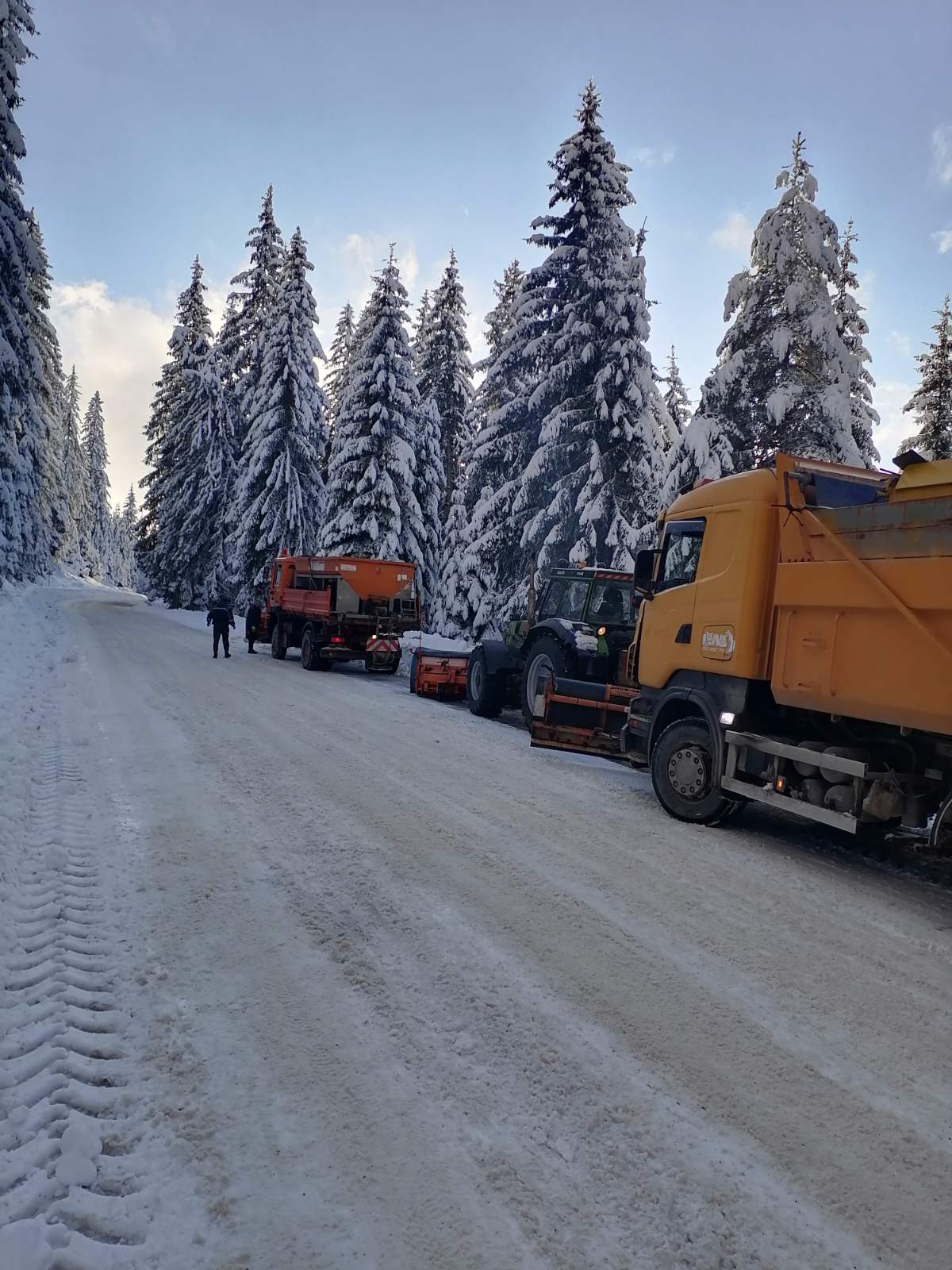 След повече от 24 часа работа на екипите на СТРОЙ ИНВЕСТ ГРУП 2 ЕООД на територията на област Смолян, зимната обстановка е напълно овладяна!